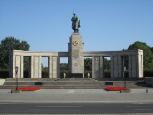 Berlin-Tiergarten, Sowjetisches Ehrenmal